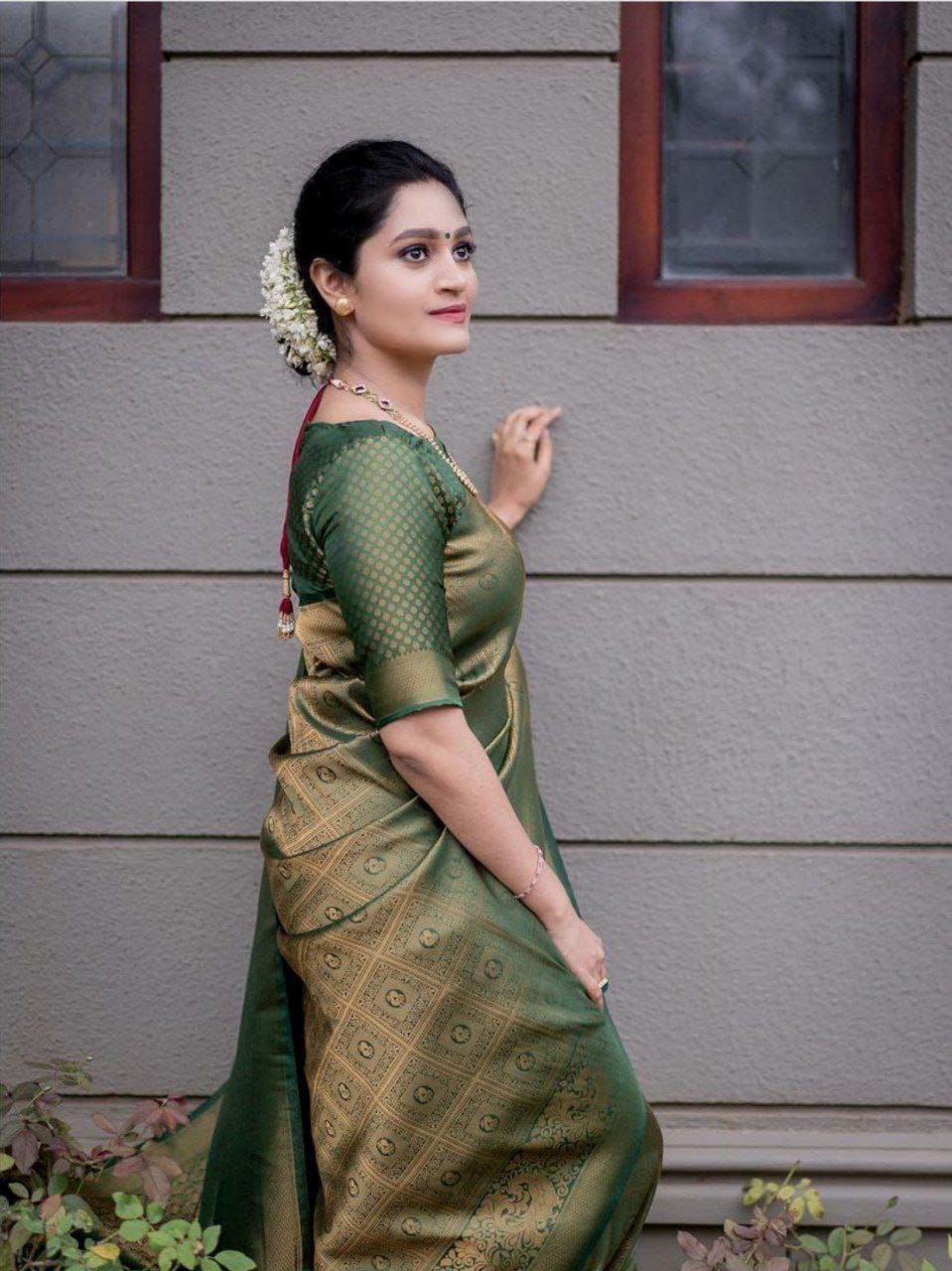 Green & Gold Soft Lichi Silk Saree