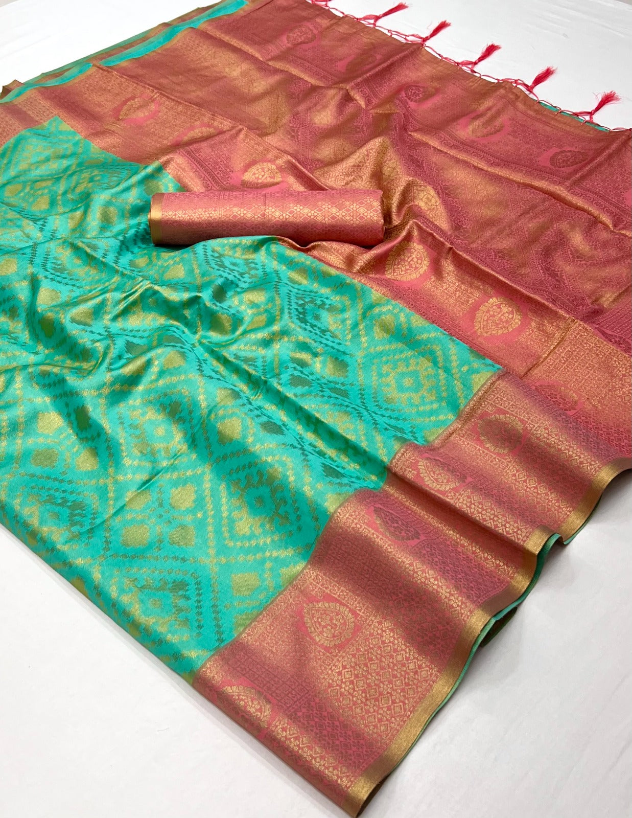 Green & Peach Zari Base Chaap Handloom Weaving Silk