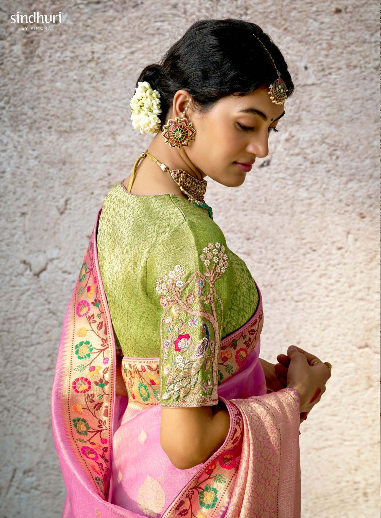 Lavender Pink Kora Banarasi Saree With Delicate Floral Patterns
