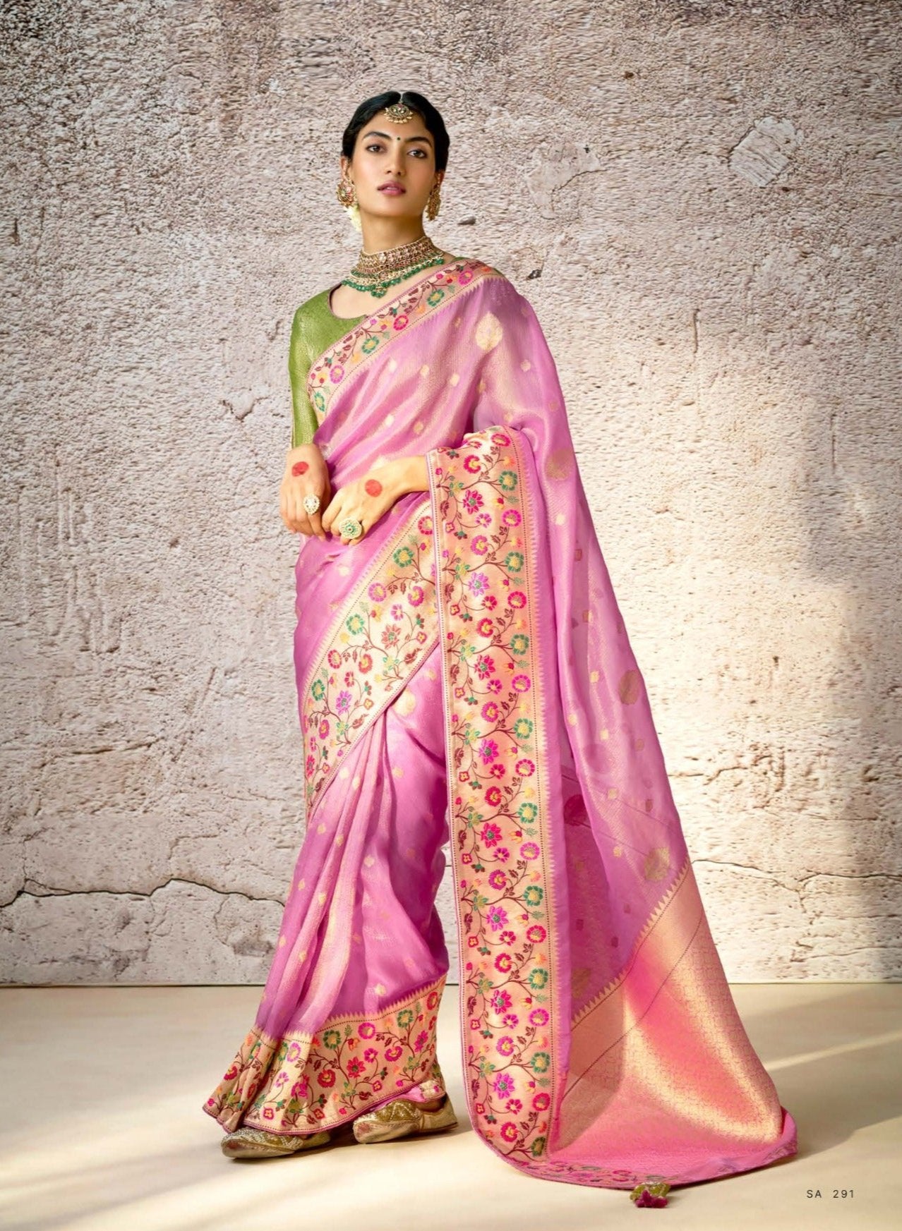 Lavender Pink Kora Banarasi Saree With Delicate Floral Patterns